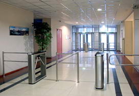 Tornelli con piedestallo TTD-03.1S e barriere BH-02, Business center “Na Kosoj”, San Pietroburgo